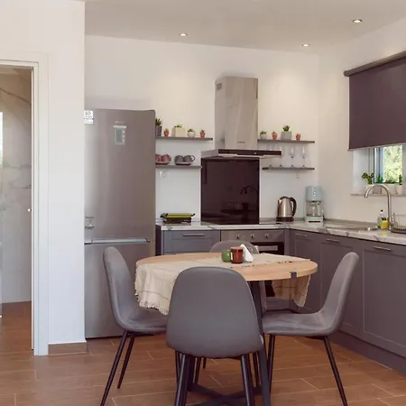 Angelina's Family Apartman Ípszosz